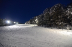 Skilift bei Flutlicht Skilift bei Flutlicht